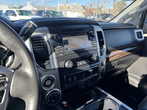 Used 2017 Nissan Titan SL image 24