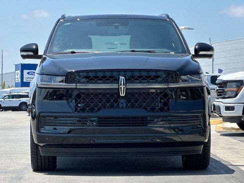 New 2026 Lincoln Navigator Reserve w/ Jet Appearance Package AWD/4WD image 8