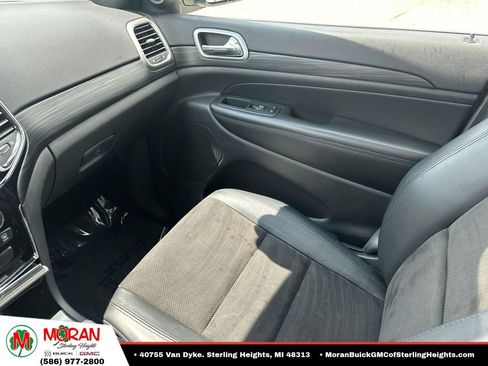 Used 2019 Jeep Grand Cherokee Altitude AWD/4WD image 30