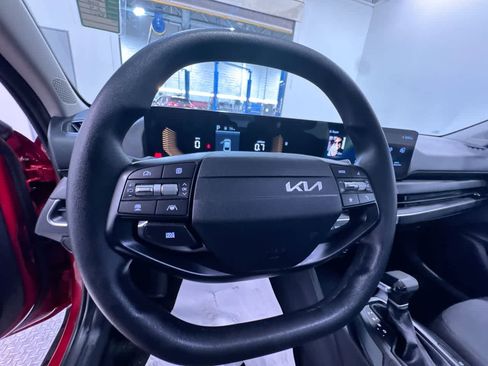 Used 2025 Kia K4 LXS image 15
