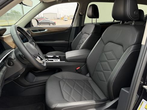 Used 2024 Volkswagen Atlas SE FWD image 24