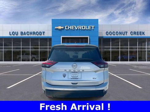 Used 2024 Nissan Rogue SV image 7