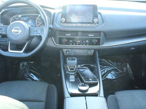 Used 2024 Nissan Rogue SV image 14