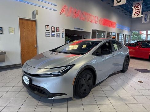 Used 2025 Toyota Prius LE FWD image 8