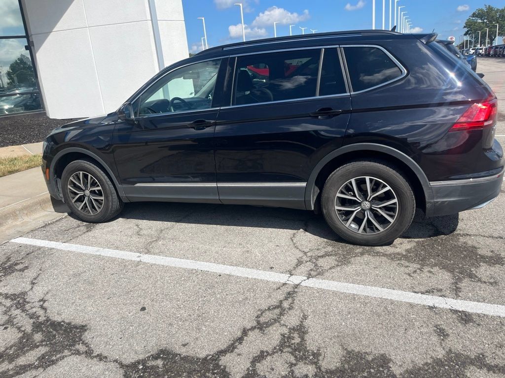 Used 2021 Volkswagen Tiguan SE FWD image 3