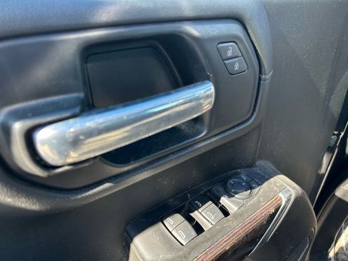 Used 2020 GMC Sierra 1500 SLE w/ X31 Off-Road Package image 11