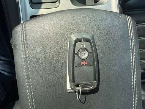 Used 2024 Ford Edge SEL AWD/4WD image 25