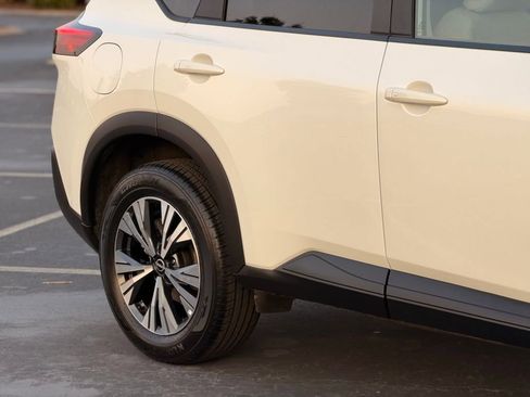 Used 2023 Nissan Rogue SV AWD/4WD image 9