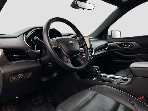 Used 2023 Chevrolet Traverse Premier image 9