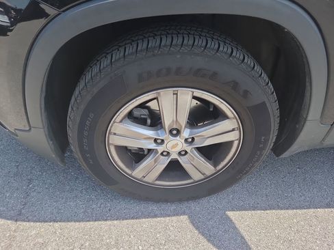 Used 2019 Chevrolet Trax LT w/ LT Convenience Package FWD image 9