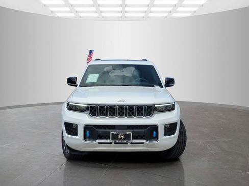 Used 2022 Jeep Grand Cherokee Overland w/ MOPAR Finishing Package AWD/4WD image 2