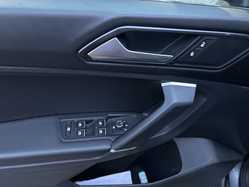 Used 2018 Volkswagen Tiguan SE w/ Panoramic Sunroof Package image 25