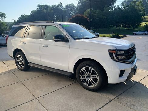 Used 2025 Ford Expedition Active AWD/4WD image 8