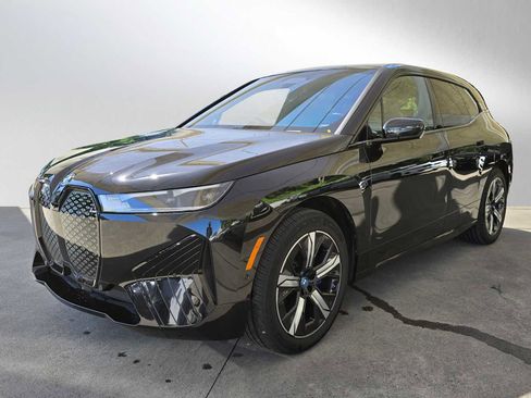 Used 2023 BMW iX xDrive50 w/ Sport Package AWD/4WD image 7