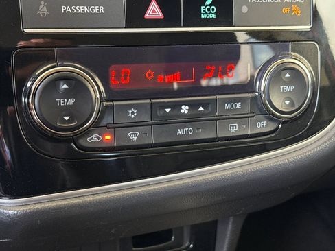 Used 2019 Mitsubishi Outlander SE FWD image 17