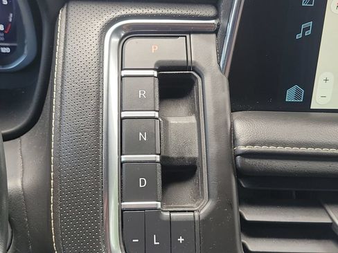 Used 2023 Chevrolet Suburban Premier AWD/4WD image 18