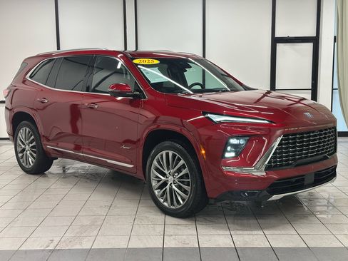 Certified 2025 Buick Enclave Avenir image 1