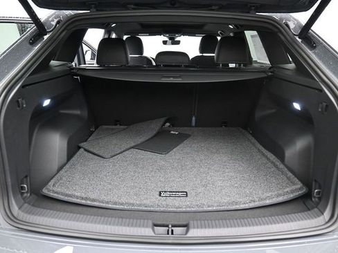 New 2026 Volkswagen Atlas Cross Sport SE image 12