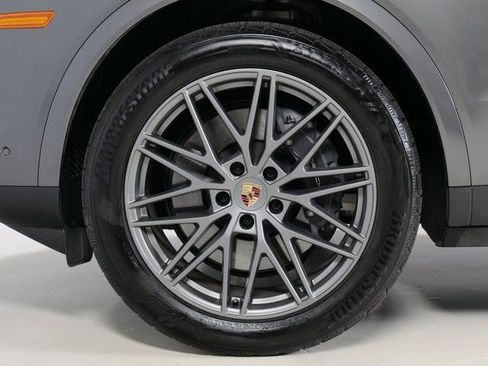 Certified 2026 Porsche Cayenne AWD/4WD image 31