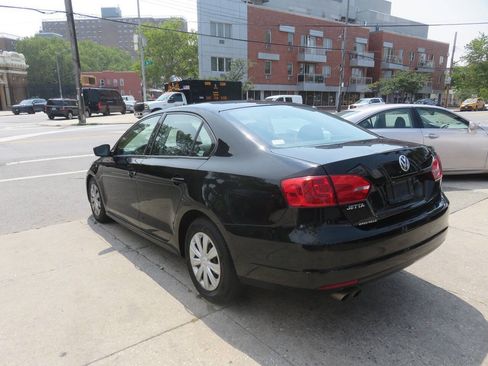 Used 2011 Volkswagen Jetta S FWD image 5
