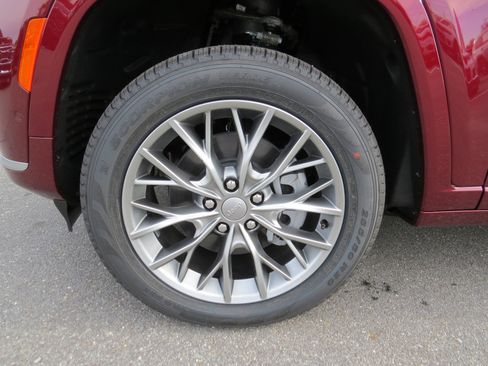 New 2025 Jeep Grand Cherokee L Summit image 13