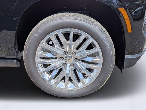 Used 2025 Chevrolet Suburban Premier image 10