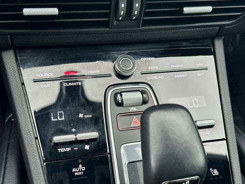 Certified 2023 Porsche Cayenne Coupe AWD/4WD image 21