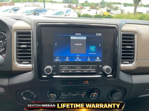 Used 2022 Nissan Frontier SV AWD/4WD image 17