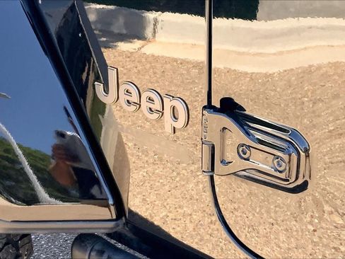 Used 2022 Jeep Wrangler Unlimited Rubicon w/ Trailer Tow Package AWD/4WD image 10