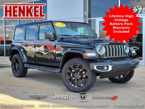 Used 2025 Jeep Wrangler Unlimited Sahara AWD/4WD image 1