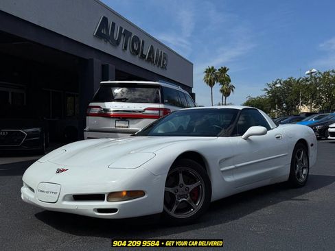 Used 2000 Chevrolet Corvette Coupe w/ Performance Handling Pkg RWD image 1