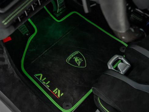 Used 2022 Lamborghini Huracan STO image 14