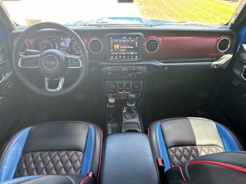 Used 2023 Jeep Wrangler Unlimited Rubicon w/ LED Lighting Group AWD/4WD image 32