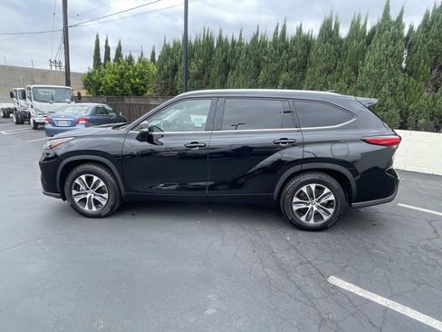 Used 2022 Toyota Highlander XLE FWD image 8