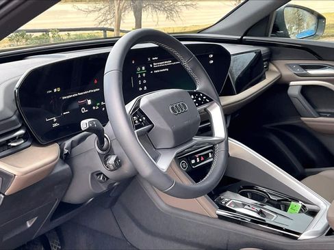 Used 2025 Audi Q5 Premium w/ Convenience Package image 16