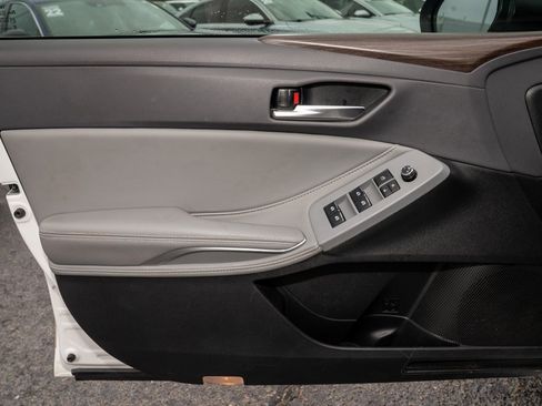 Certified 2021 Toyota Avalon XLE w/ Moonroof Package image 12