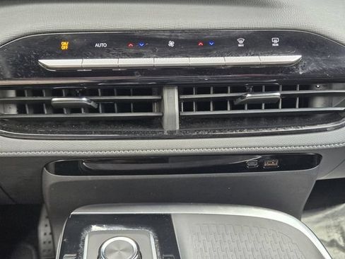 Used 2025 Buick Enclave Preferred FWD image 19