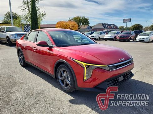 New 2025 Kia K4 LXS image 1