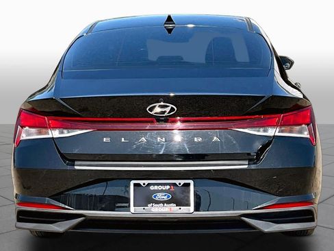 Used 2023 Hyundai Elantra SEL FWD image 5