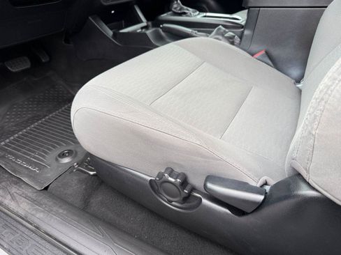 Used 2018 Toyota Tacoma SR AWD/4WD image 16