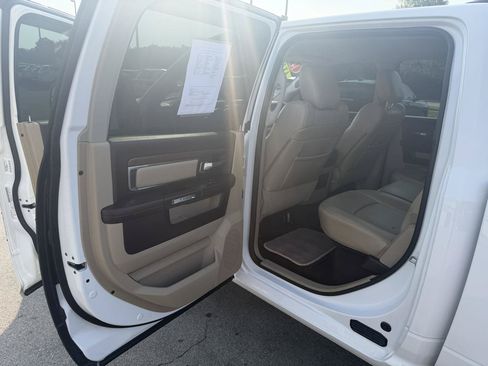 Used 2014 RAM 1500 Laramie w/ Convenience Group AWD/4WD image 11