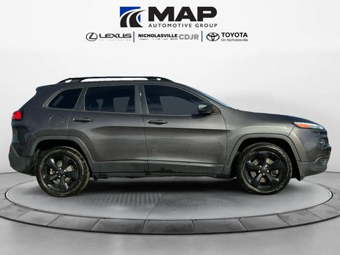 Used 2017 Jeep Cherokee Sport w/ Cold Weather Group image 6