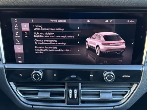 Certified 2023 Porsche Macan image 11