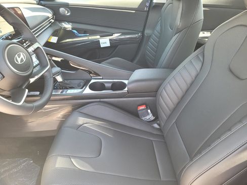 New 2026 Hyundai Elantra Limited FWD image 15