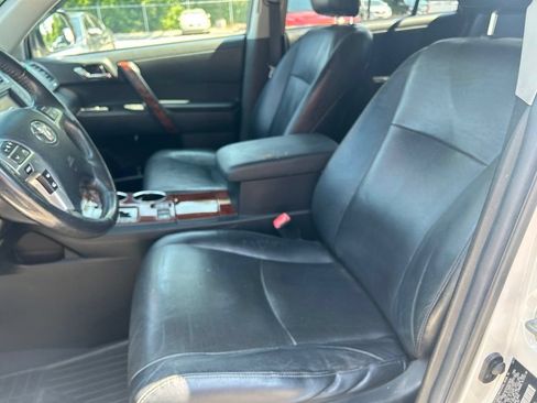 Used 2012 Toyota Highlander Limited w/ Tow Pkg AWD/4WD image 12