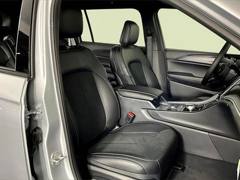 New 2025 Jeep Grand Cherokee L Altitude image 11