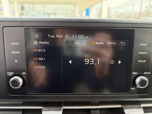 Used 2024 Kia Carnival LX image 18