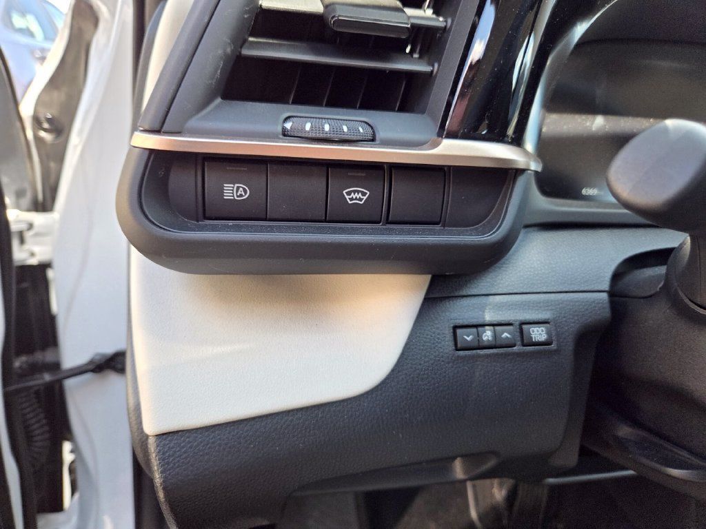 Used 2025 Toyota Crown AWD/4WD image 10
