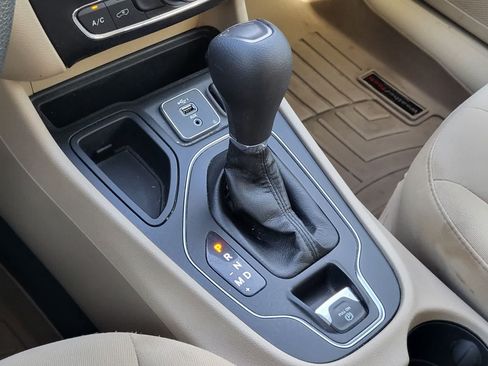 Used 2021 Jeep Cherokee Latitude FWD image 22