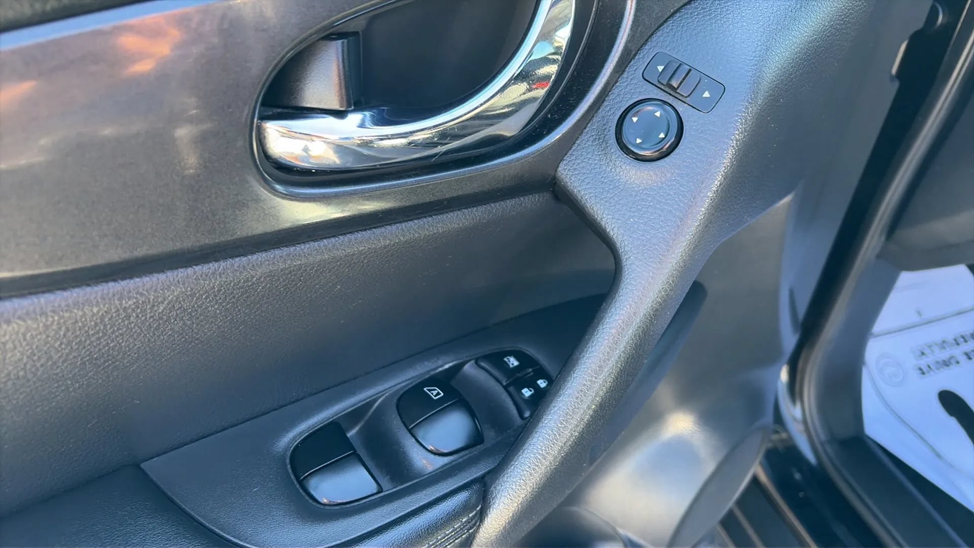 Used 2018 Nissan Rogue SV FWD image 11